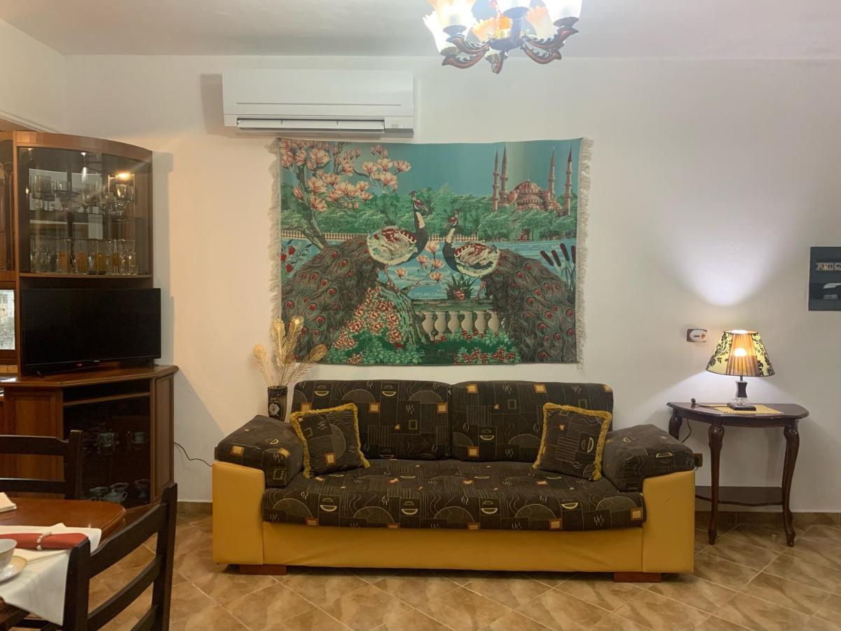 בראט Vila Demaj! Free Parking מראה חיצוני תמונה